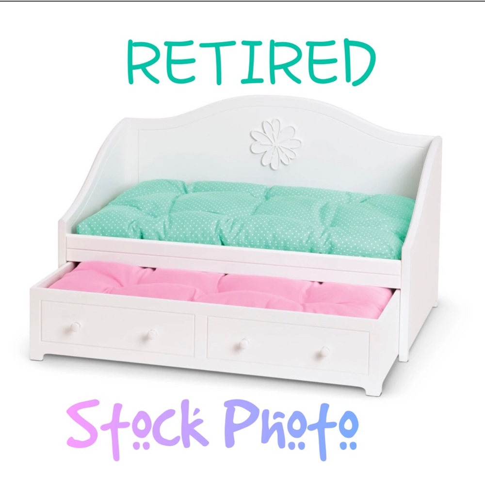 AMERICAN GIRL Dreamy Daybed and Dreamy Bedding SET ** Retired **
